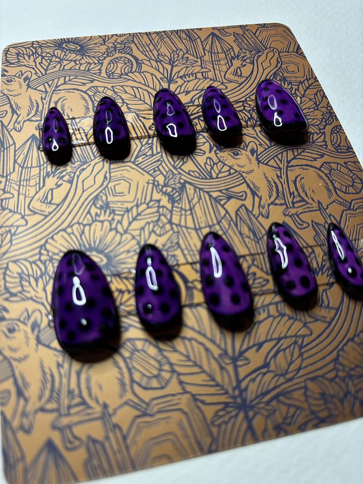 Handpainted 'Polka Dot Nylon Stockings' Press On Nails product image (2)