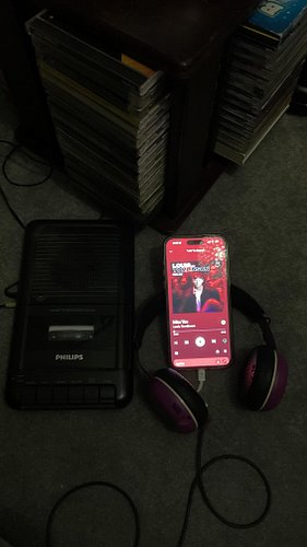 I recorded Miss You on my old cassette player??? #louistomlinson #cassette