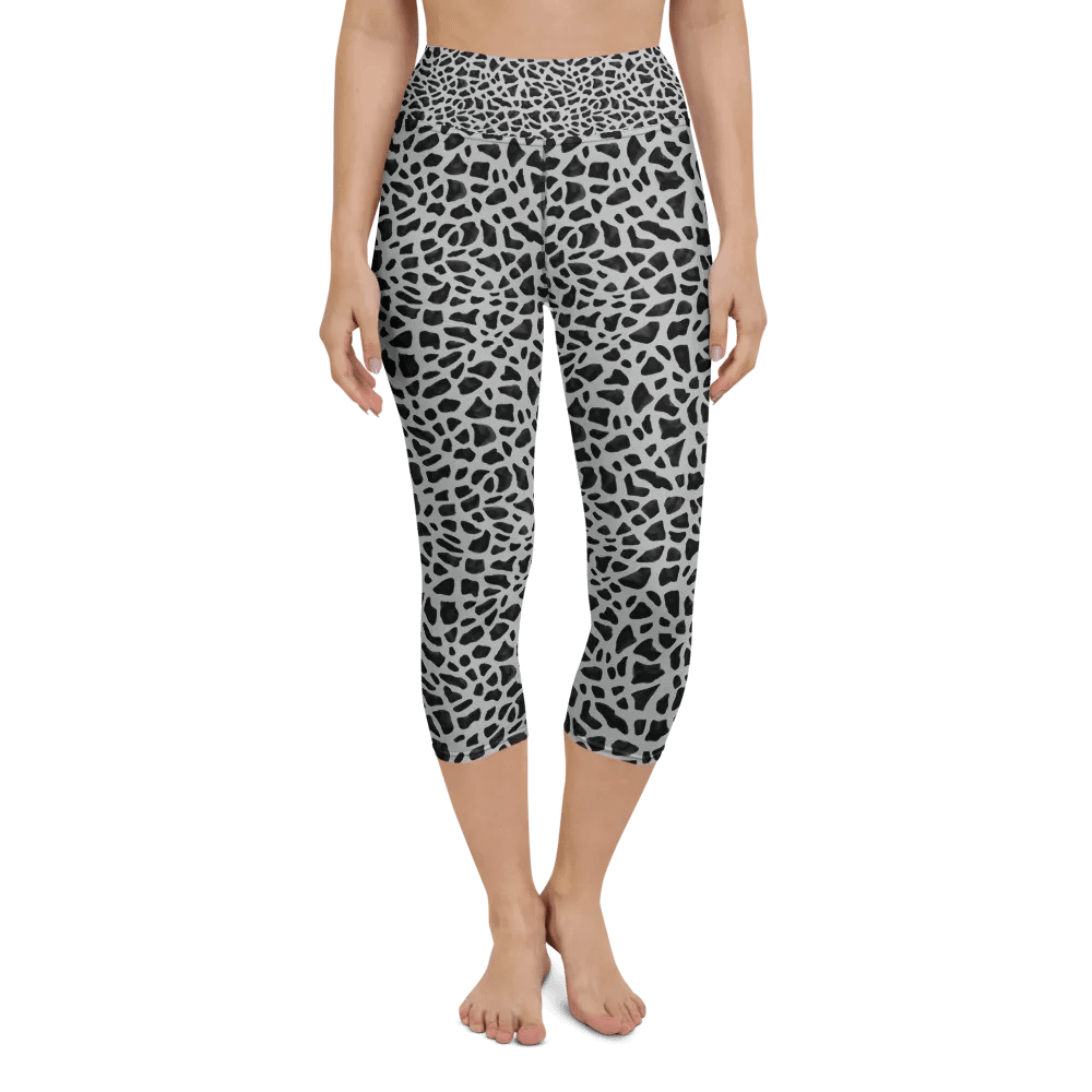 Giraffe Pattern Capri Leggings product image (4)
