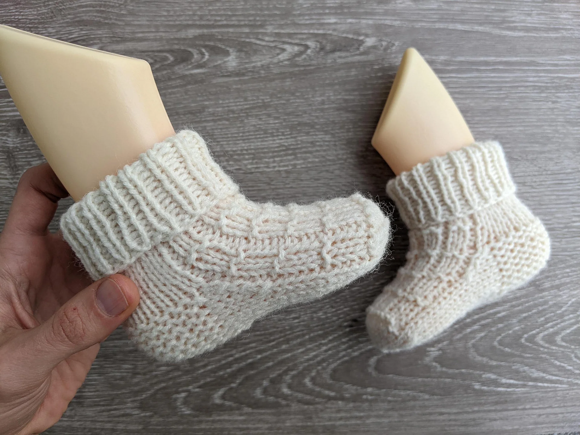 Easy Knit Newborn Baby Socks Pattern product image (7)