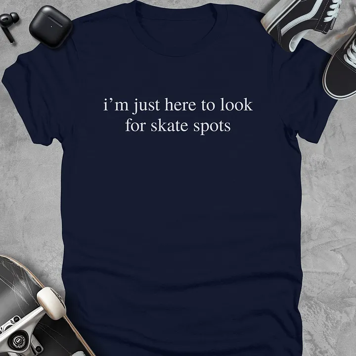 I'm just here to look for skate spots, Funny skateboarding t-shirt, Unisex product image (3)