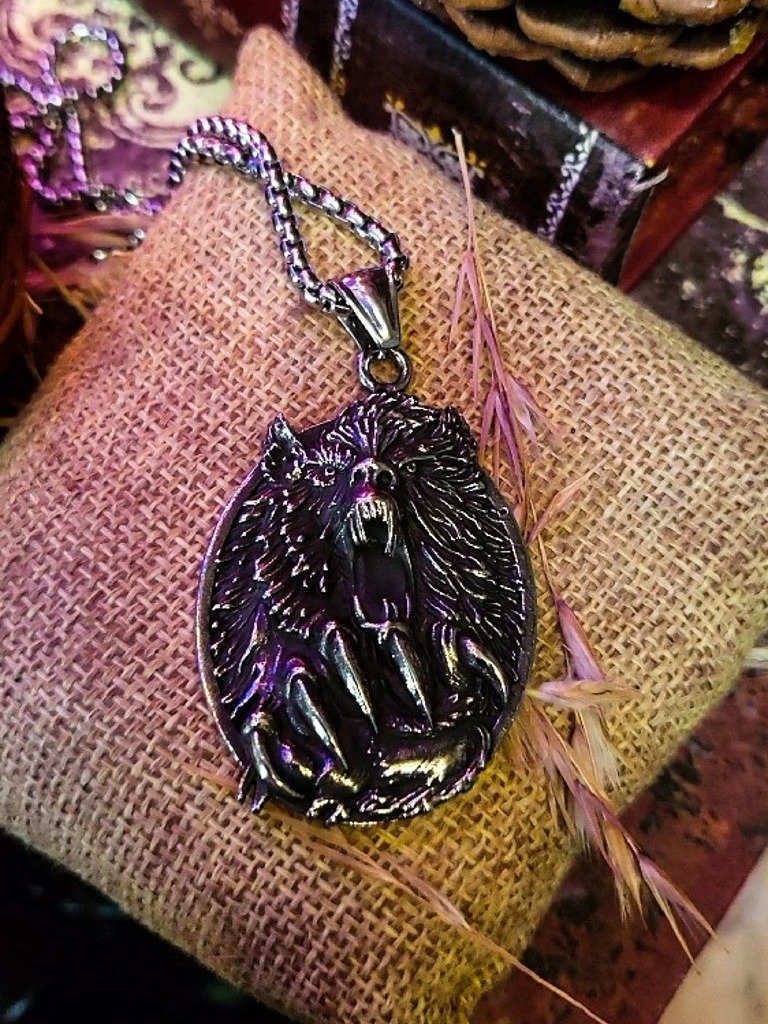 The Armored Kingdom Claw of the Mountain Bear Necklace product image (5)