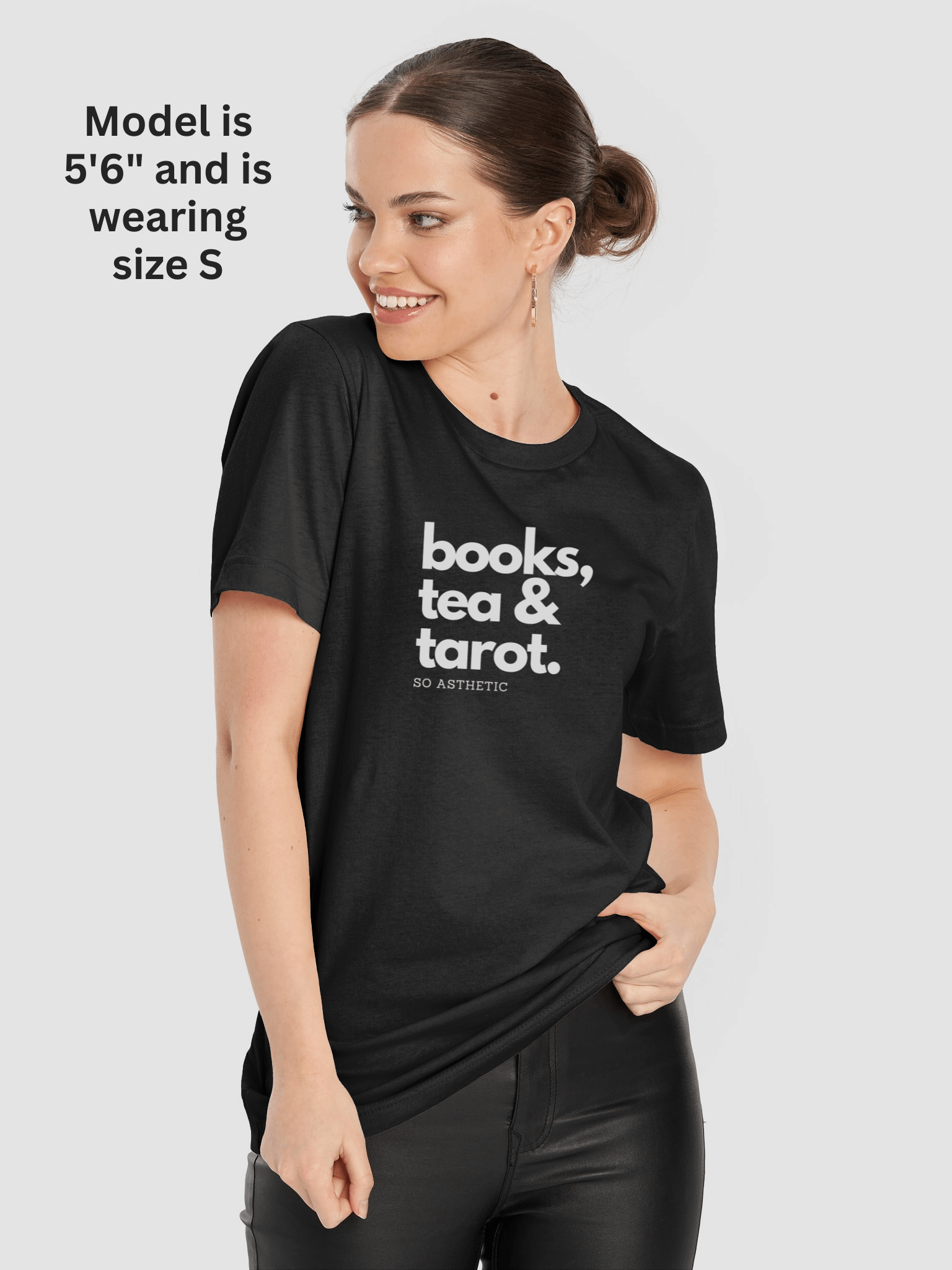 Books, tea & tarot - Unisex T-Shirt product image (3)