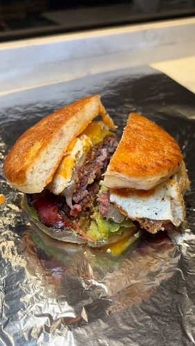 @sunnygirl_northend is famous for their breakfast sandwiches….but now they have LATE NIGHT BURGERS🍔🍔
As a proud North End nei...