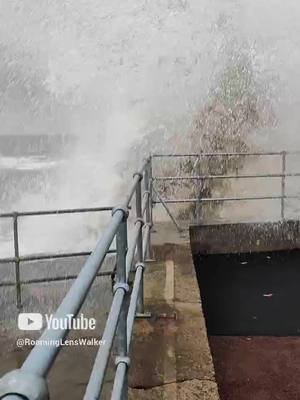#shorts Gorleston-on-Sea_ Stunning High Tide Views @RoamingLensWalker  #beach #TravelTok #ScenicViews #CoastalWalk #NatureLover #TravelVibes #Gorleston #GorlestonOnSea #NorfolkCoast #VisitNorfolk #UKBeaches https://youtube.com/shorts/DAoysjjDyII