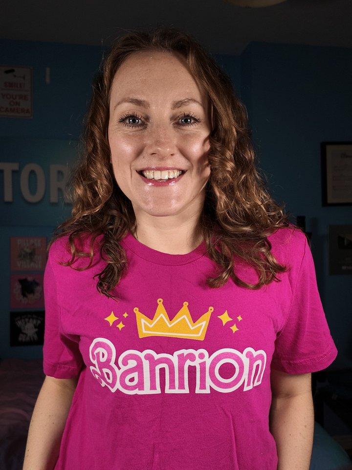 Banríon Meaning Queen | Supersoft T-Shirt in Irish / Gaeilge product image (2)