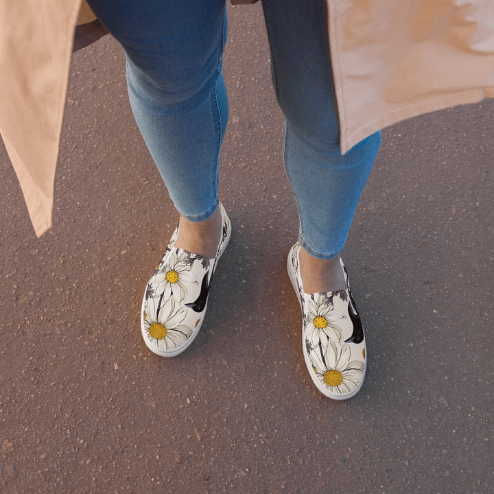 Women's Slip-On Canvas Shoes 🌼 Lovely Wildflower and Black Bird product image (2)