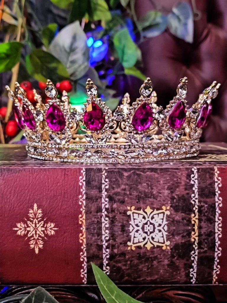 The Armored Kingdom Deep Rosethorn Pink Crown (Gold) product image (6)