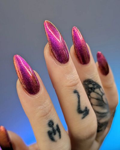 but have you actually seen enough pics of Misfit yet? it's like magic fire on your nails in velvet style. one of my top 4 fav...