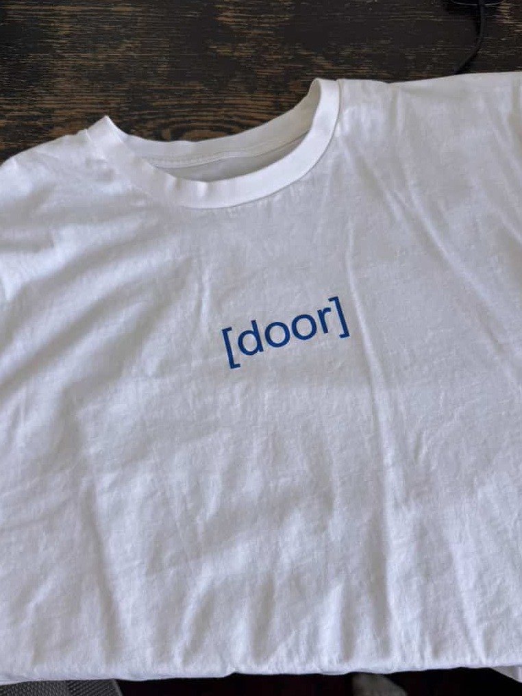 [door] premium tee product image (3)