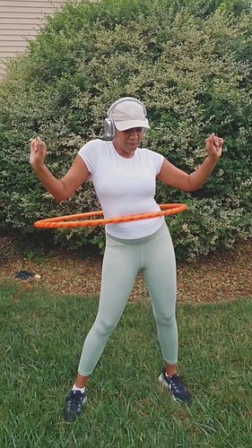 Whatever you do today have fun 💫

#hula #hulahoop