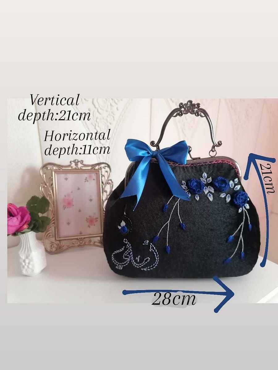 Velvet vintage handbag product image (1)
