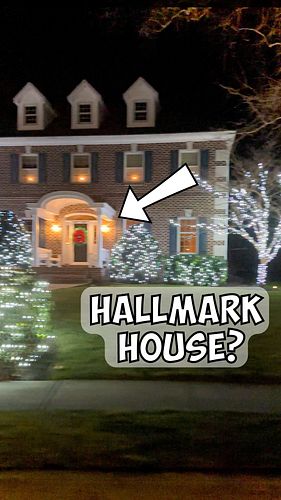 Look out for these types of Christmas light houses! Merry Christmas everyone!! ✝️🎄🎁 #christmasdecor #homefortheholidays