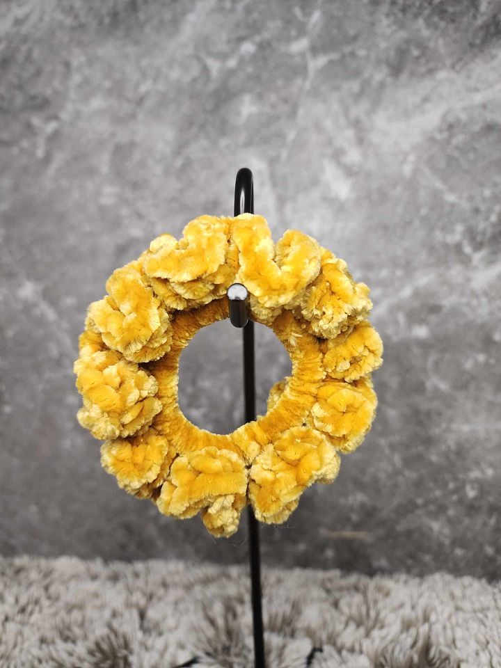 Velveteen Scrunchie product image (1)