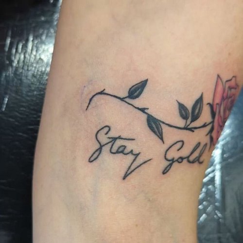 I got to add a rose and touch up some pre-existing script she already had! 

#tattooapprentice #tattoorework #rosetattoo #the...