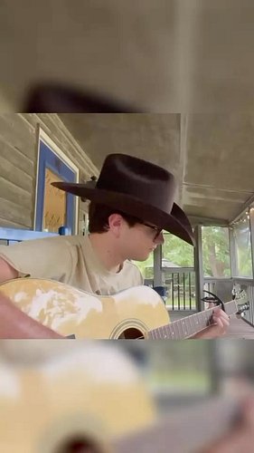 Filmed during my America trip in the mountains of North Carolina, I present to you my guitar cover of ‘Wayfaring Stranger’ fr...
