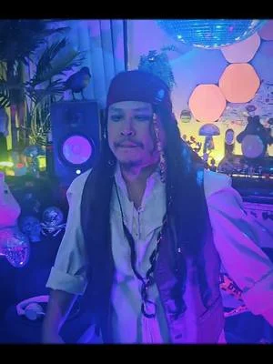 If you were looking for an oppurtune moment to join my stream, now would be it.  #halloweencostume #halloween2024 #housemusic #housemusiclovers #streamer #fyp #piratesofthecaribbean #jacksparrow 