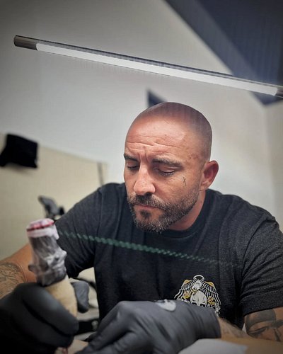 wOrK hArD, pLay hArD, cReATe eVERy dAy

photos by @pixie.iink

#tattoo #ink #tattoodesign #tattooart #tattoolife #tattoolifes...