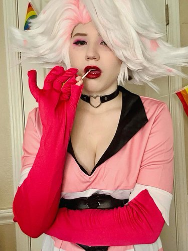 Angel Dust is back!! I can’t wait for season 2!
#angeldust #hazbinhotel #cosplay #angeldustcosplay #hazbinhotelcosplay