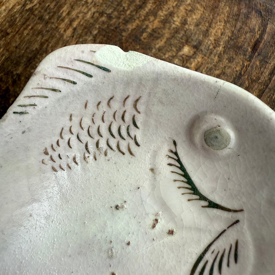 🎎 Vintage Japanese Fish-Shaped Soy Sauce Dish (FOREIGN Stamp) – Meiji-Taisho Era – Japan Antique Roadshow product image (5)