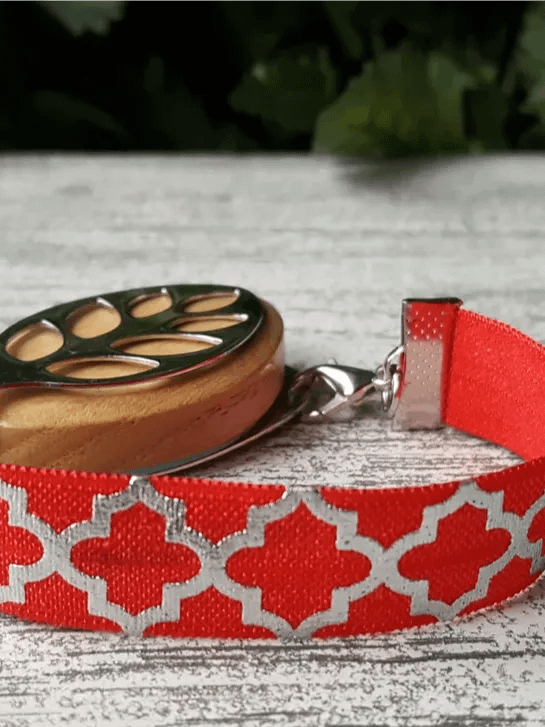 Red Quatrefoil Elastic Bracelet | Handmade Accessory for Bellabeat Leaf Urban & Ivy product image (1)