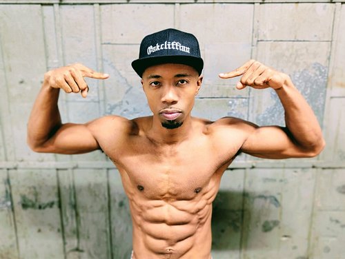 Model or No? LMK in the comments. Something I’ve been thinking about and wondering if I should pursue. Think I got what it ta...