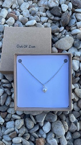 𝘊𝘰𝘮𝘪𝘯𝘨 𝘴𝘰𝘰𝘯...👀
While you wait though make sure to check out our bracelets at the shop!

#outofzion #smallbuisness #jewlrey #...