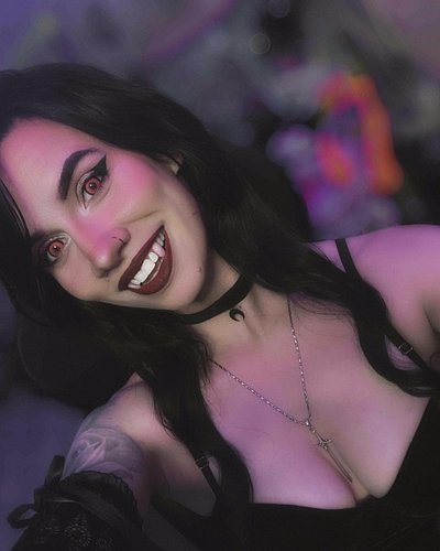 Halloween lives on through me 🧛🏻‍♀️ 
Don’t forget to join the Twitch fam to see horror games and some laughs 🖤 twitch.tv/chas...