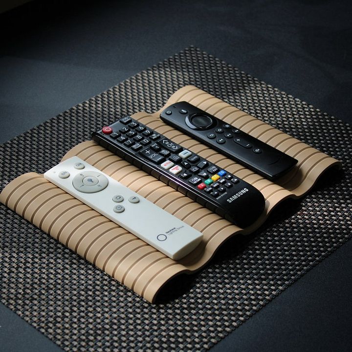 Wave Remote Control Holder [Small] product image (1)