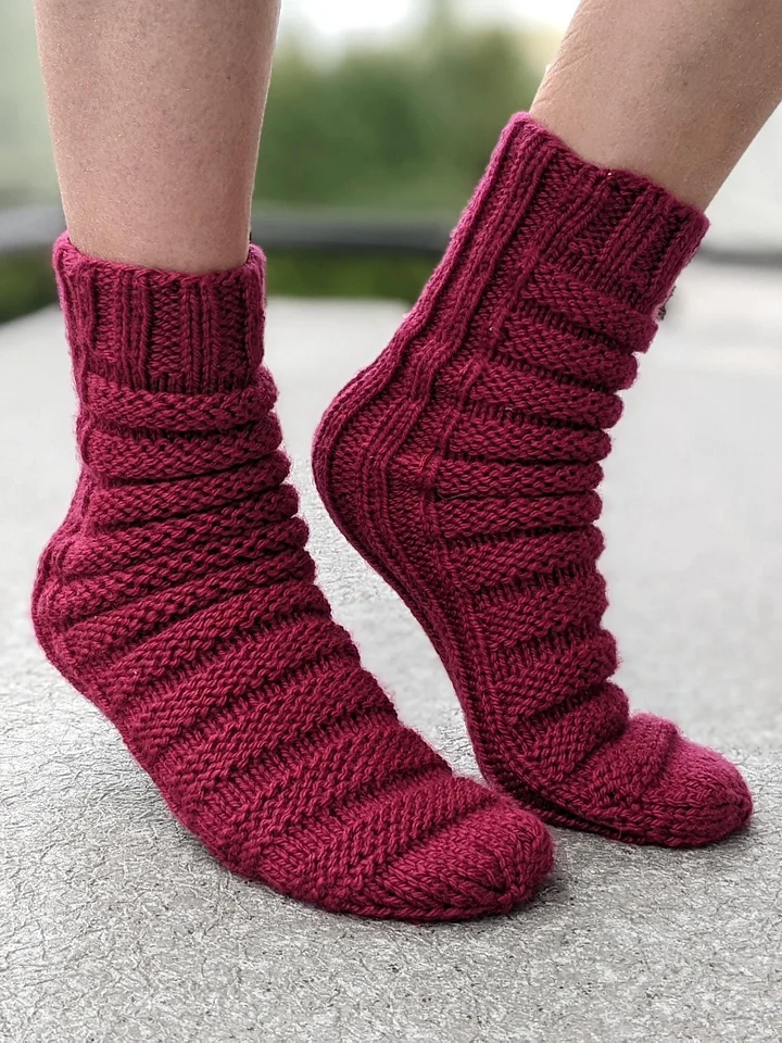 Knit Caterpillar No-Heel Socks Pattern product image (1)