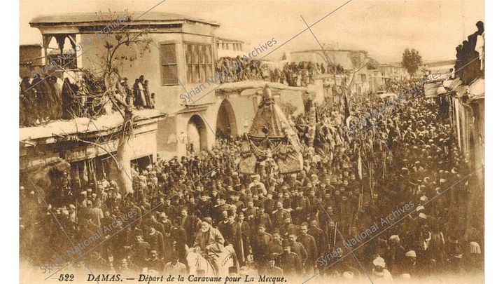 صورة رقمية - موكب الحج الشامي يخترق حي الميدان الدمشقي 1910 product image (1)