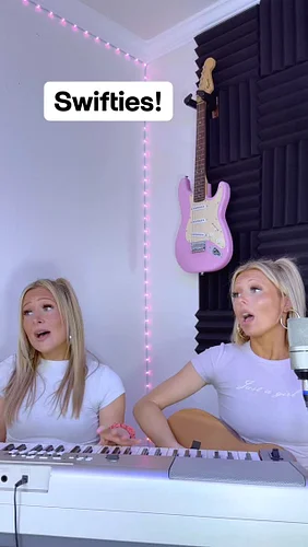 CALLING ALL SWIFTIES TO THIS COMMENT SECTION 📣 🌸✨📣🩷💗🩷✨🌸

!!!!!! 

#taylorswift #swifties #taylornation #swiftie #monday #thel...