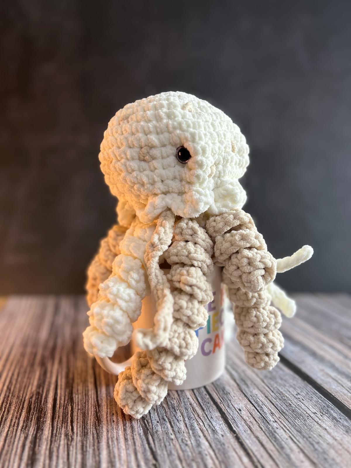 Damásio (squid amigurumi9 product image (1)