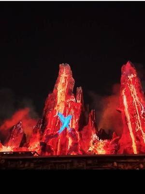 Shadows of a Memory: A Skywalker Saga Full video of projection show at Galaxy’s Edge featuring the Star Wars Skywalker saga at Disneyland Star Wars Nite 2025 #silverscreenclub #starwars #skywalkersaga #starwarsnite #disneyland 