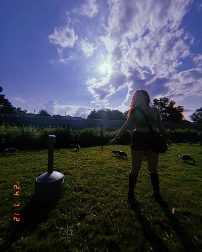 Look at all those chickens 🪿👀
•
•
•
 #420 #green #canada #geese #streetstyle #twitchstreamer #gamergirl #kickstreamer #egirl ...