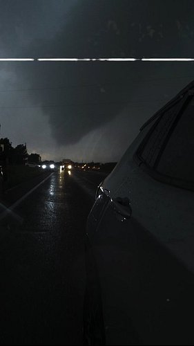 Ce jour-là, à Briggs, personne n’aurait misé un centime sur la moindre tornade. Le Service météorologique national avait affi...