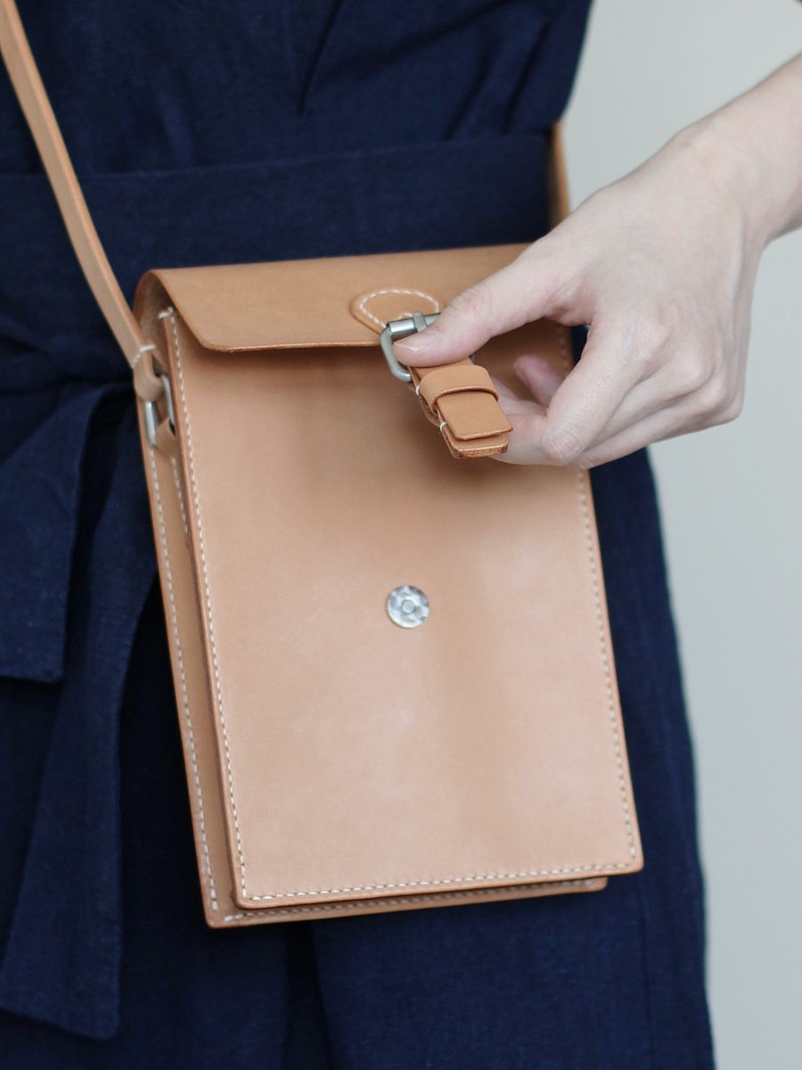 Vegetable Tanned Leather Classic Satchel – Honey product image (12)