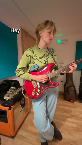 London this Friday my dears 🗣️ at @troubadourlondon with @com.ic.sans @batterypoint_  @colefromsw9 - and I'm bringing MERCH 🫰...
