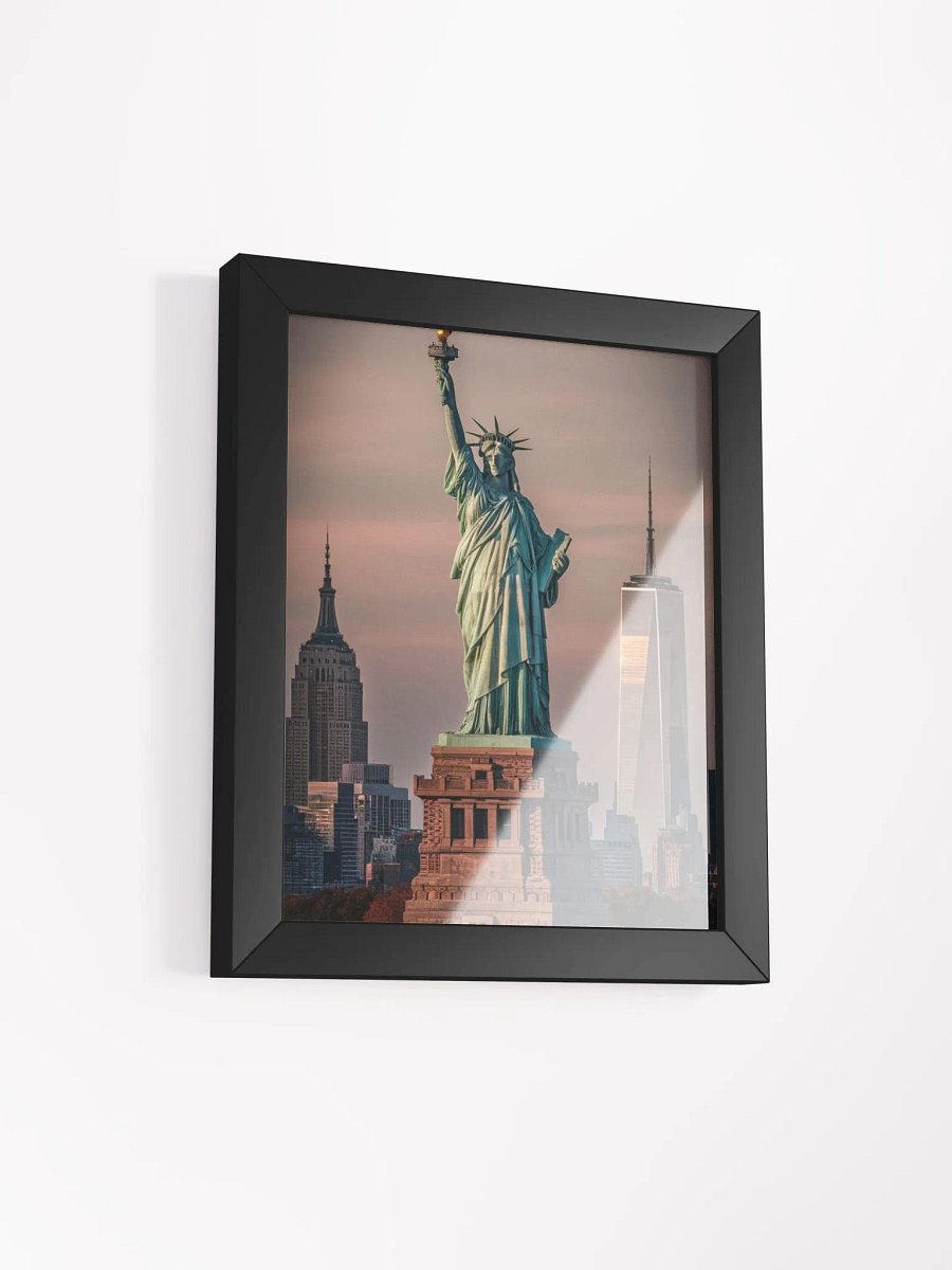 Statue of Liberty in front of New York City skyline. product image (12)
