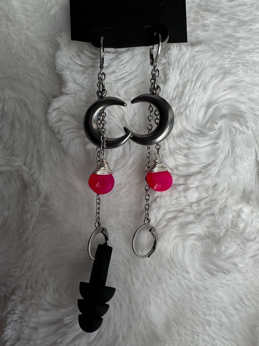moon glow Bass Busterz earplug earrings product image (1)