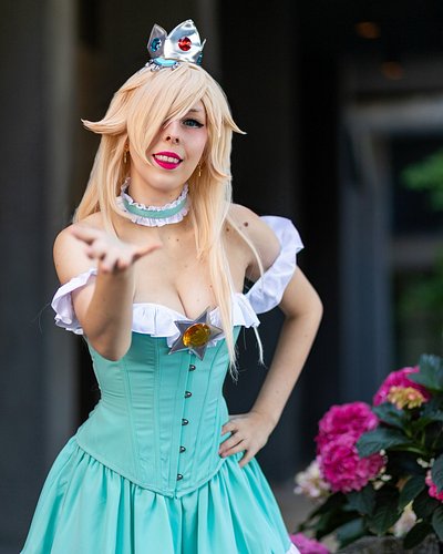 May the stars shine down on you! 🌟🩵

Rosalina - Super Mario Galaxy

•
•
•
📸: @awnerdphotography 

#rosalina #mario #cosplay
