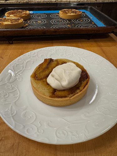 Tonight’s baking project: caramelized banana and frangipane tart. Yum!😋