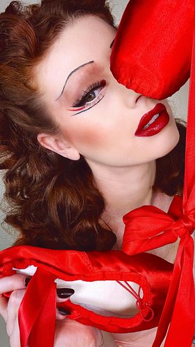 Ep. 3 | Glamour Ghouls: Victoria Page (The Red Shoes) ❤️🩰 Outfit details below👇🏻 HAPPY HALLOWEEN 🎃

A stunning 1948 technicol...