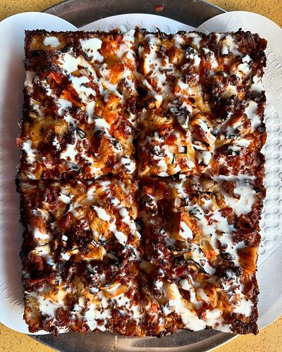 THE FIREBIRD 🐦‍🔥 🐦‍🔥 
Frank’s Red Hot, Onion, Smokey bacon, chicken, ranch drizzle.

*Actually made in REAL BLUE STEEL PANS* ...