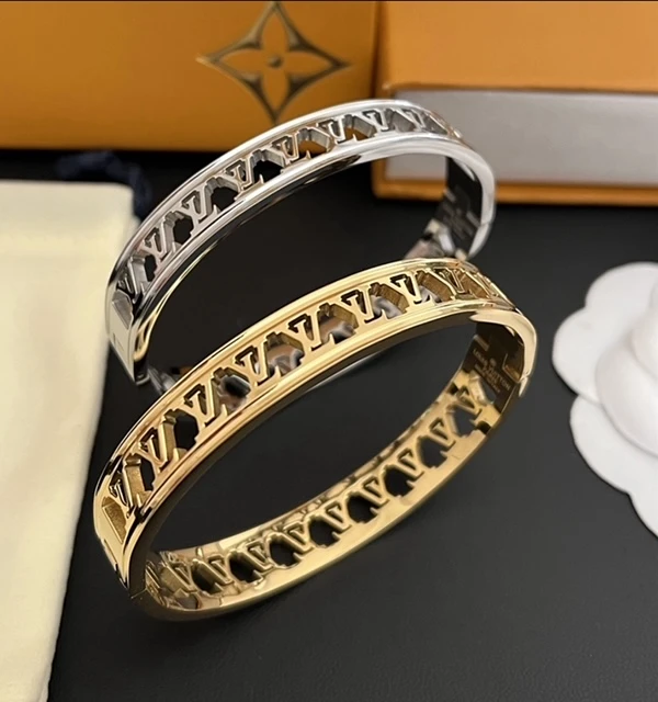 L. VIBE FASHION GOLD LETTER BANGLE BRACLET product image (1)