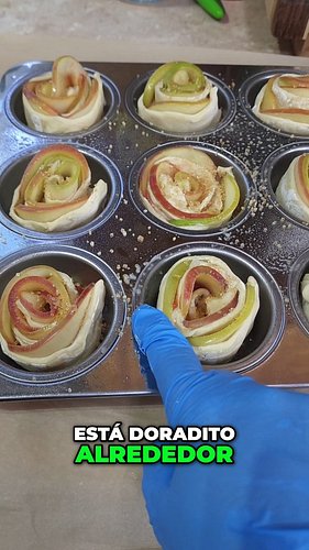 ¡Deliciosos Postrecitos de Hojaldre Caseros! Receta Fácil 🍰☕️

 * 1 caja de hojaldre con 2 hojas (Pepperidge Farm)
 * 2 manza...