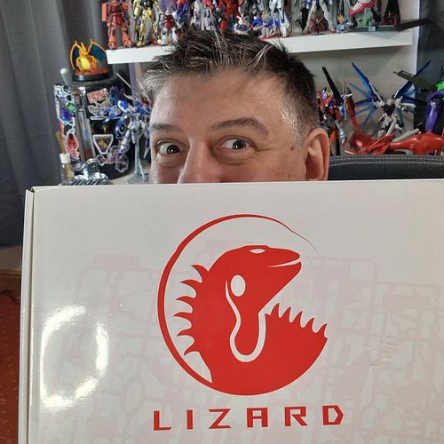 Let's play with a lizard today 

Live build over on Twitch.tv/gundamfan7. Come say hi 

#inera #lizard #modelkit #plamo #gund...