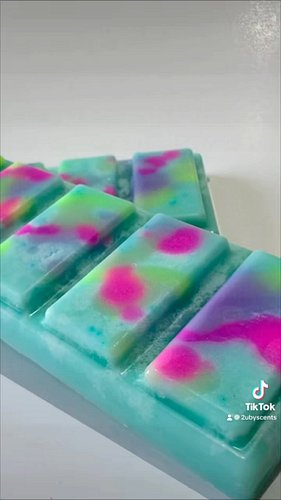 Cotton candy snap bars 🦄🎢🎟️ #candles #home #waxmelts #fragrance #aroma #scented  Now available click the link in my bio 🫶