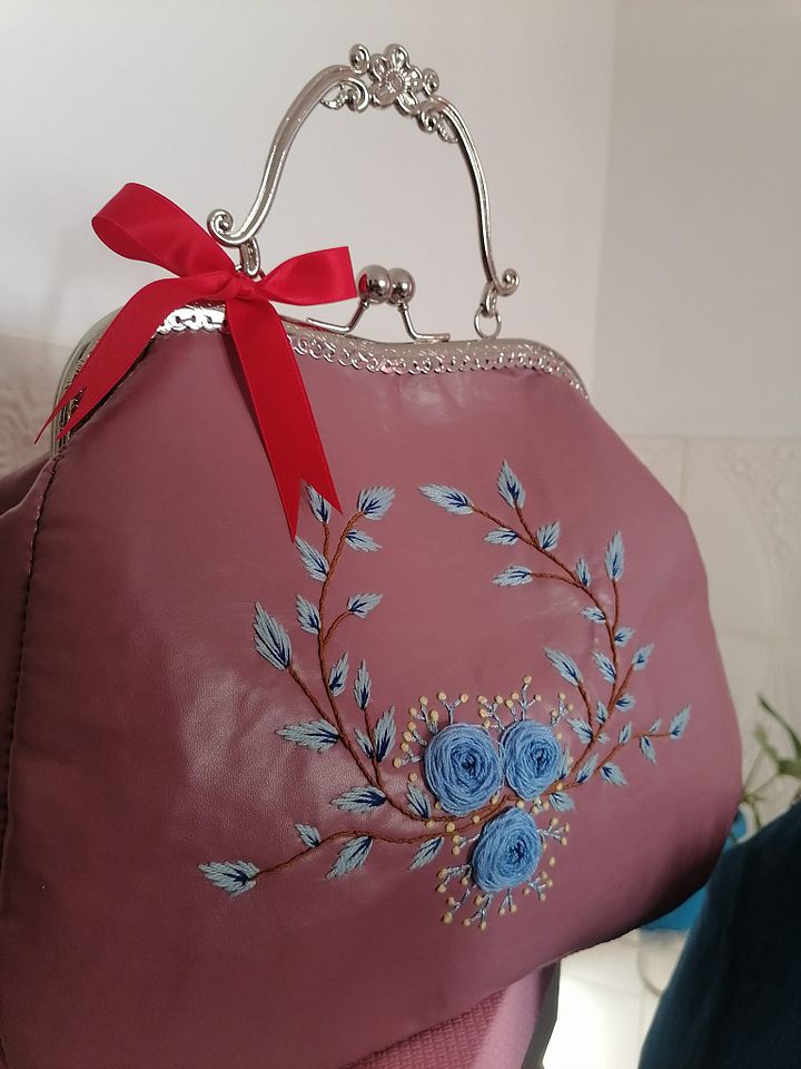 Pink leather handbag product image (2)
