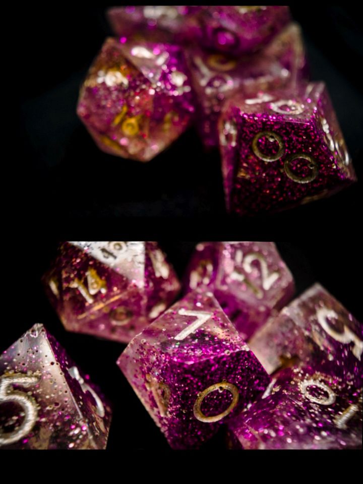 Purple clear TTRPG 7x Dice Set (+Bonus mini D6) product image (1)
